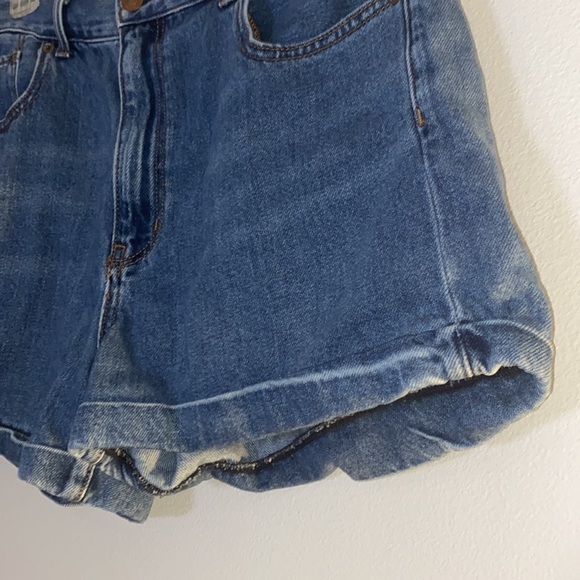 AMERICAN EAGLE WOMENS MOM HIGH WAISTED JEAN SHORTS - Picture 2 of 5